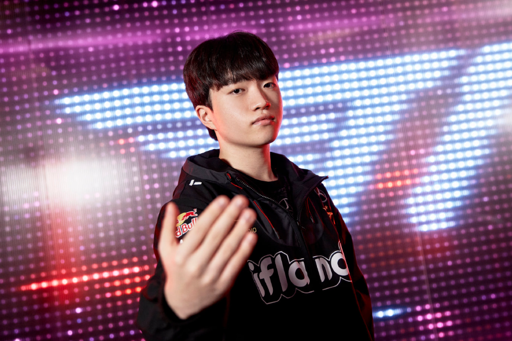 PSG险胜FLY,BDD开启传奇时刻宿敌对决半决赛,引爆全场热议 PSG险胜FLY,BDD开启传奇时刻宿敌对决半决赛,引爆全场热议