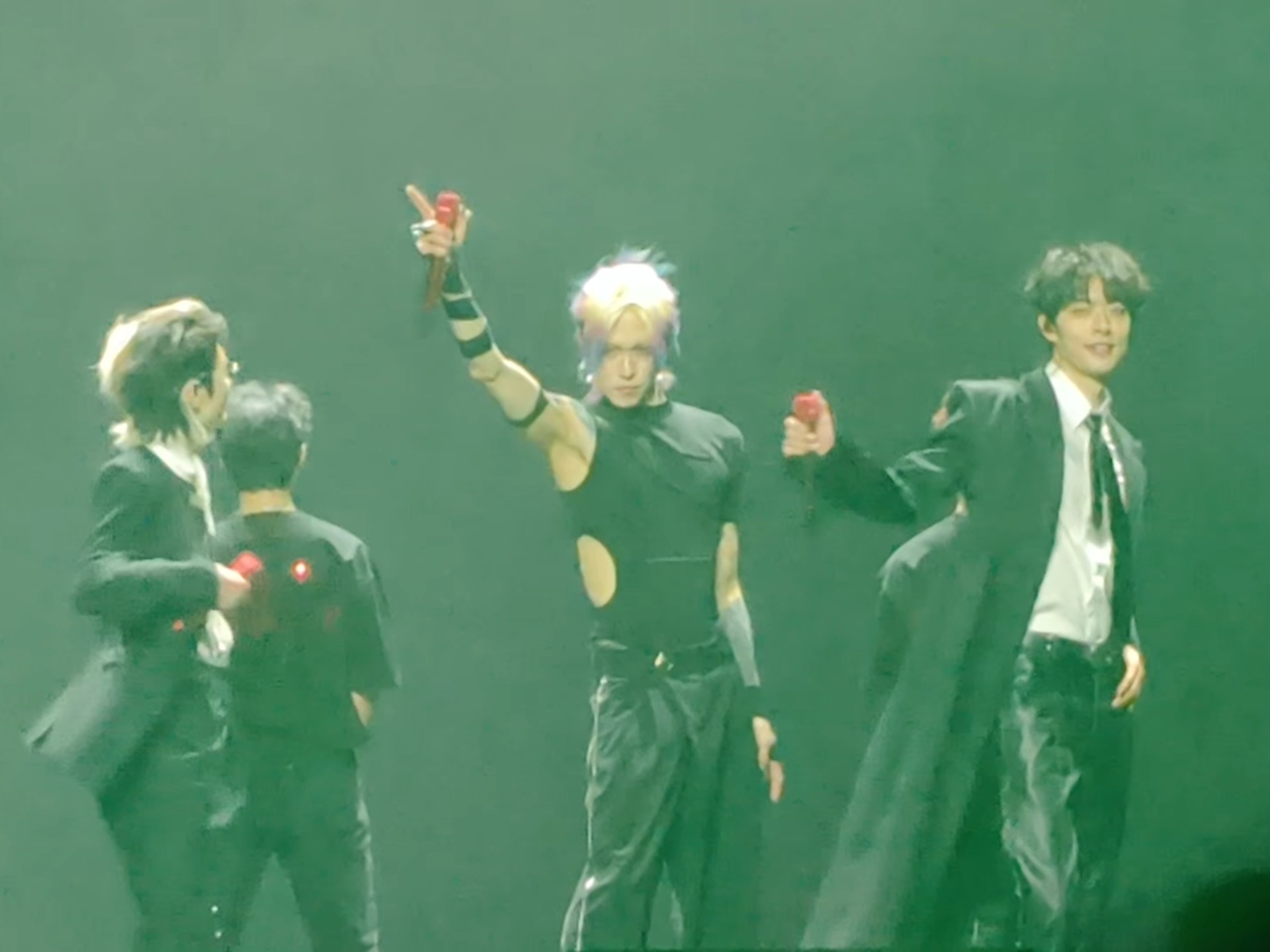 开云体育中国-CLG横扫FLY，Oner完成史诗逆转宿敌对决四强赛，点燃全场激情