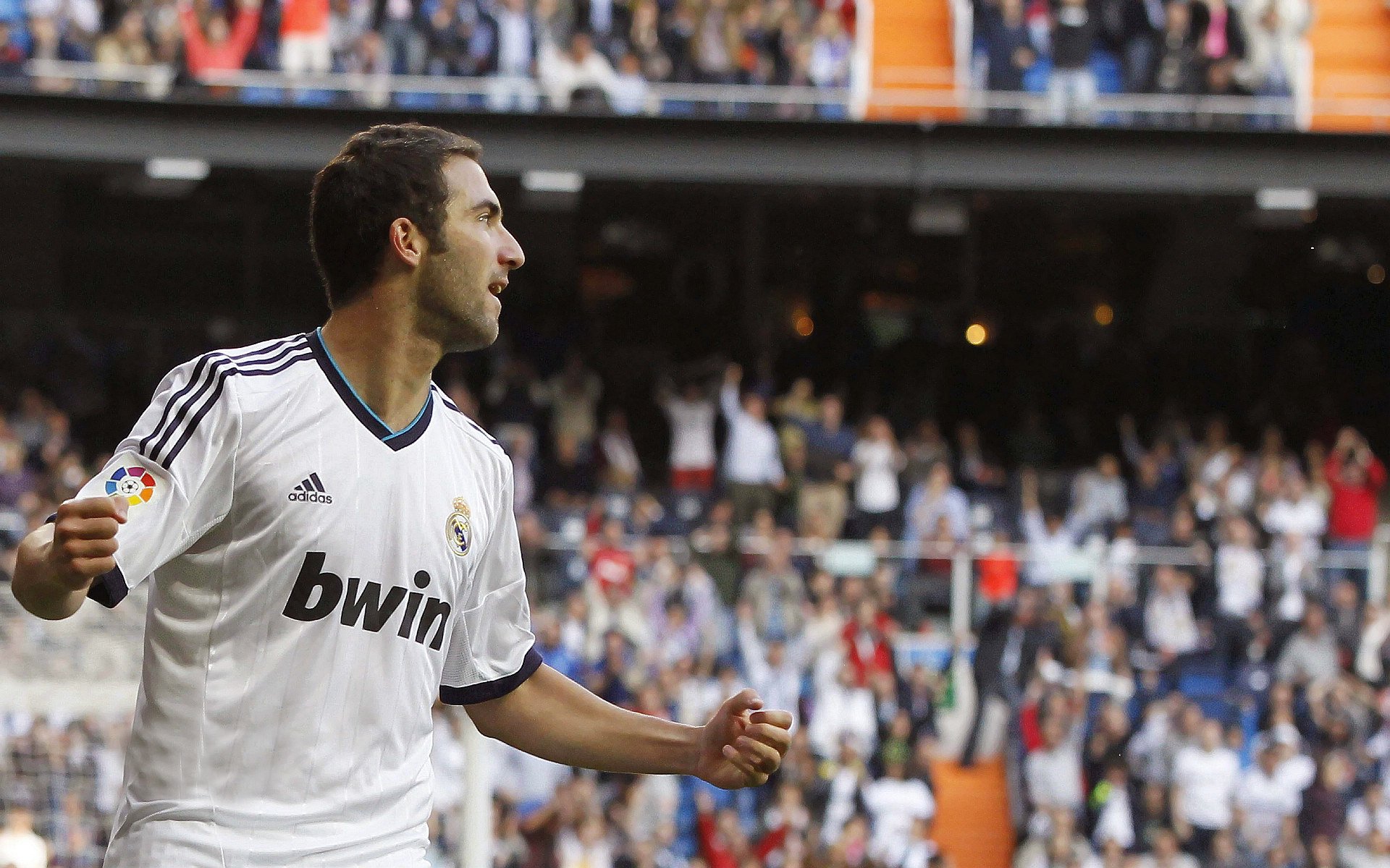 浴火重生!奥斯梅恩一锤定音,安哥拉上演非洲足球的决定性瞬间