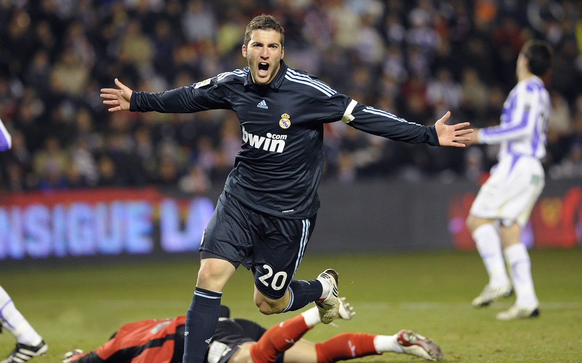 新基石诞生！雷霆轻取掘金，切特·霍姆格伦成逆转关键先生