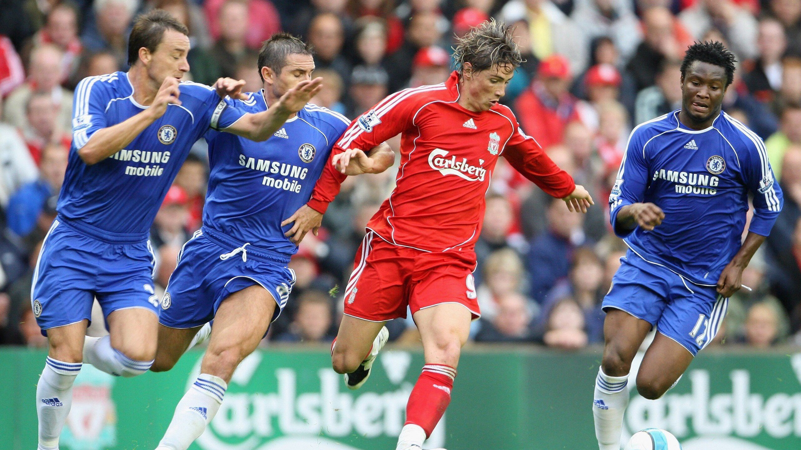 欧冠时刻，萨内弧线定乾坤，皇马逆境中奏响反击号角